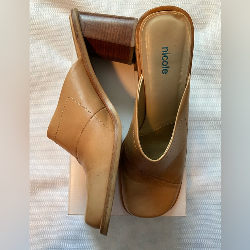Nicole Women's Brown Leather Mules - Picture 5 of 7